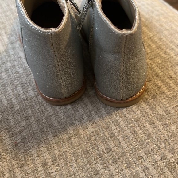 Janie and Jack girls silver boots size 8 - Picture 5 of 7